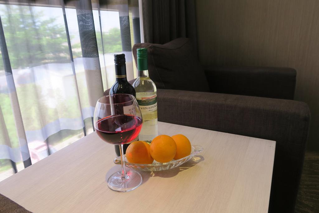 Look Royal Resort Цзяї Екстер'єр фото A wine glass