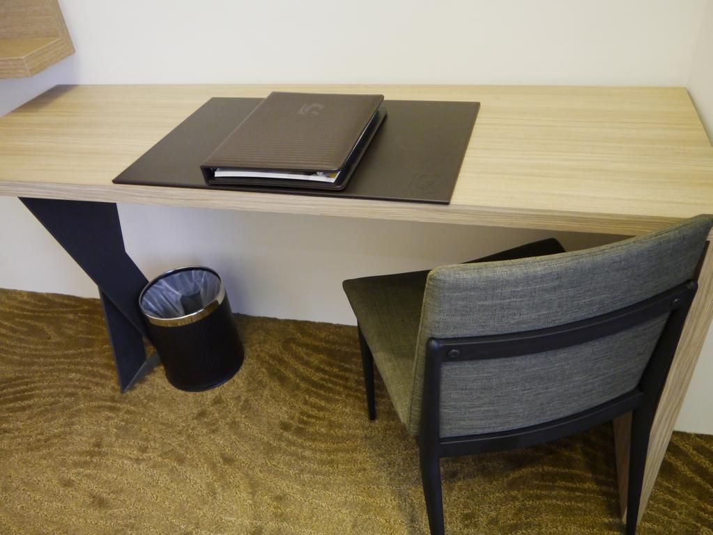 Look Royal Resort Цзяї Екстер'єр фото A desk with a pen holder