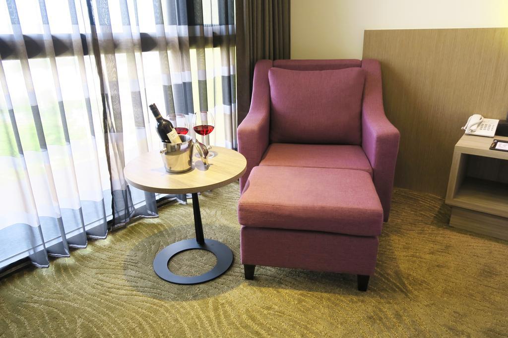 Look Royal Resort Цзяї Екстер'єр фото A chair with a footrest