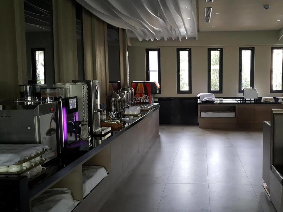 Look Royal Resort Цзяї Екстер'єр фото A laboratory at the University of the South Pacific