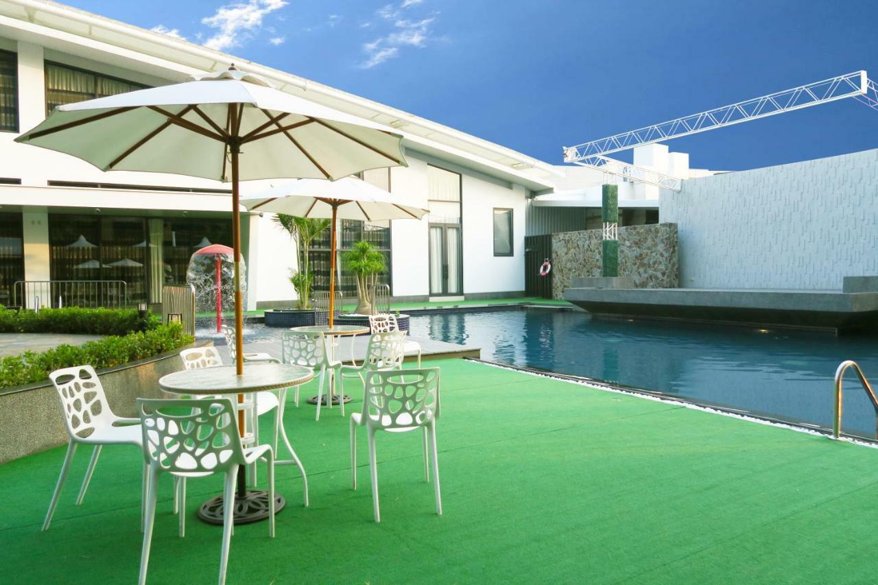 Look Royal Resort Цзяї Екстер'єр фото The pool at the hotel