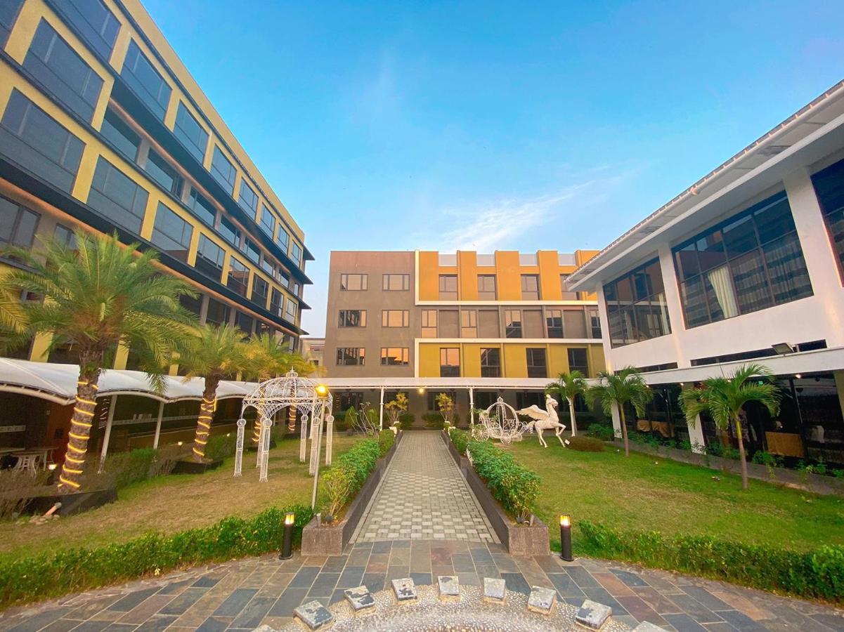 Look Royal Resort Цзяї Екстер'єр фото The University of Electronic Science and Technology of China